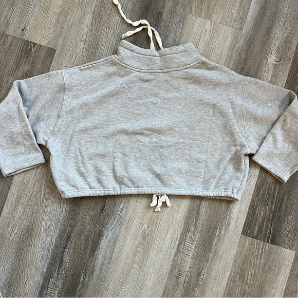 Forever 21 cropped mock neck sweatshirt - Picture 4 of 5
